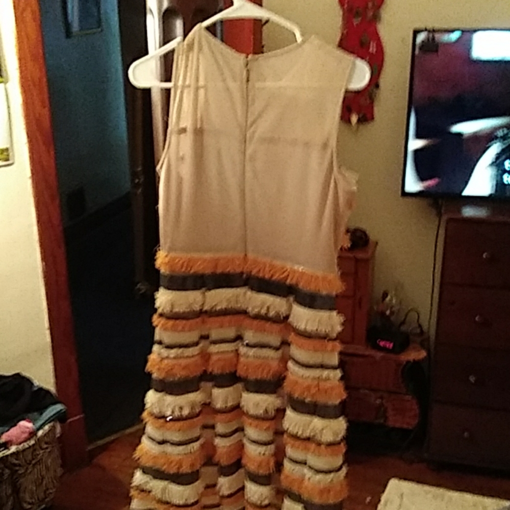 Dress - Picture 7 of 8